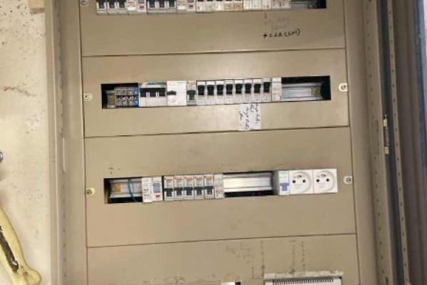 Remise en conformité et sécurité d'un tableau électrique à Jouy-le-Moutier