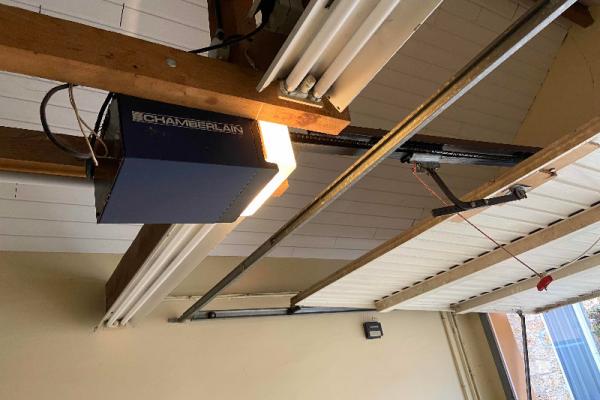 Remplacement de la motorisation d'une porte de garage à Conflans