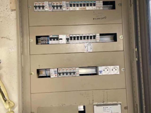 Remise en conformité et sécurité d'un tableau électrique à Jouy-le-Moutier
