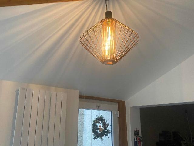 Éclairage suspendu moderne installé à Conflans