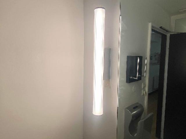 Remplacement d'appliques dans des sanitaires à st ouen l'aumone