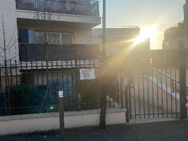 Remplacement d'un mât de candélabre endommagé à Andrésy