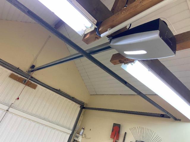 Remplacement de la motorisation d'une porte de garage à Conflans