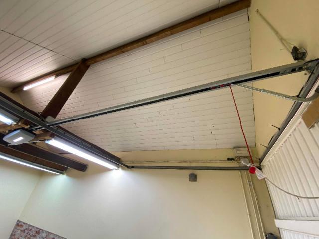 Remplacement de la motorisation d'une porte de garage à Conflans