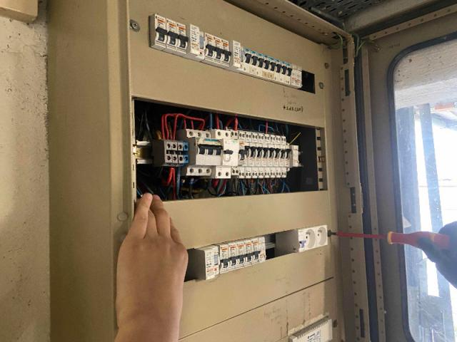 Remise en conformité et sécurité d'un tableau électrique à Jouy-le-Moutier