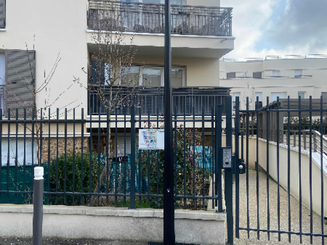 Remplacement d'un mât de candélabre endommagé à Andrésy