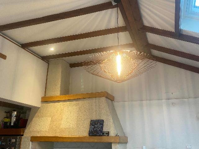 Éclairage suspendu moderne installé à Conflans