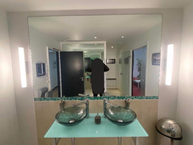 Remplacement d'appliques dans des sanitaires à st ouen l'aumone