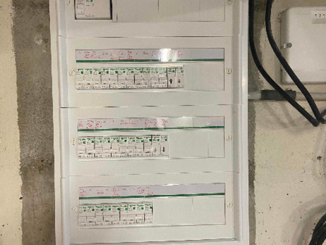 Remise en conformité et sécurité d'un tableau électrique à Jouy-le-Moutier