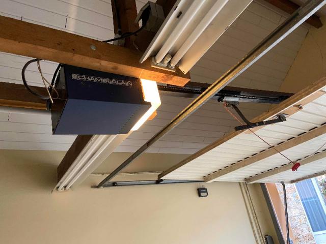 Remplacement de la motorisation d'une porte de garage à Conflans