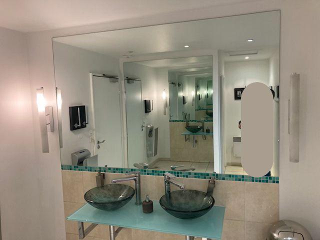 Remplacement d'appliques dans des sanitaires à st ouen l'aumone