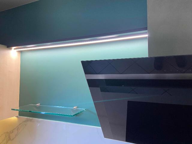 Remplacement de bandeaux LED dans une cuisine à Achères